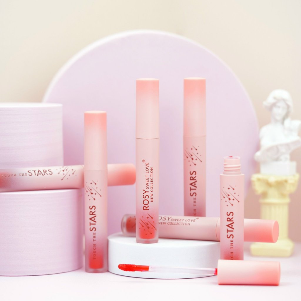 Son kem ROSY TOUCH THE STARS NEW 2023, chất tint bóng lâu trôi, mềm môi hottrend -ĐỎ CAM