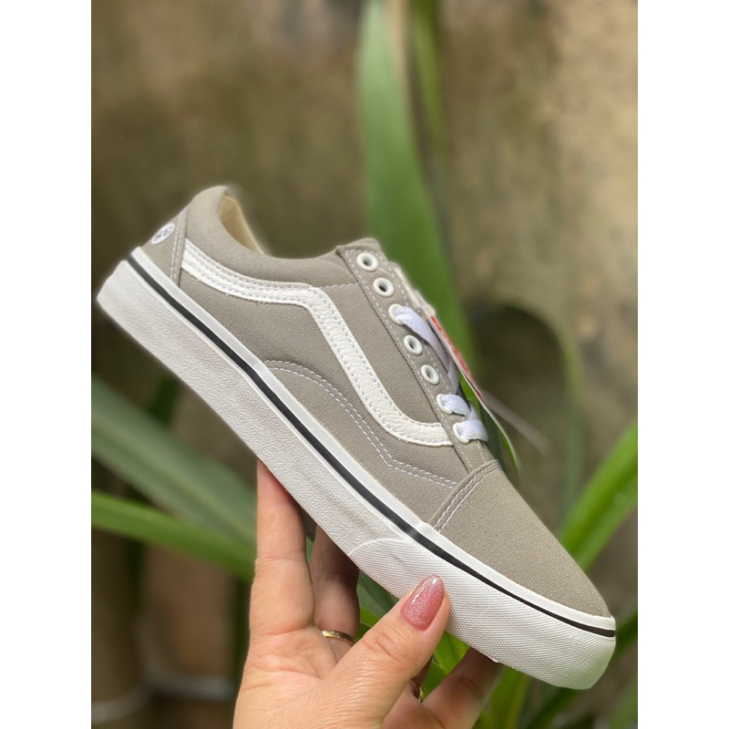 GIẦY THỂ THAO VAS HỌC SINH NAM NỮ, THIẾT KẾ ĐƠN GIẢN NĂNG ĐỘNG CÁ TÍNH CÓ SẴN.