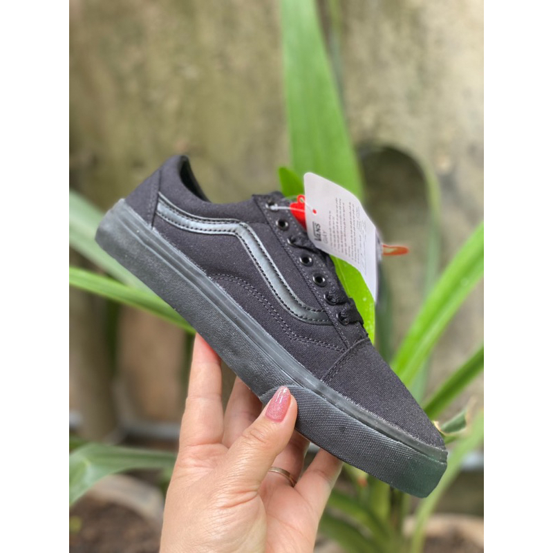 GIẦY THỂ THAO VAS HỌC SINH NAM NỮ, THIẾT KẾ ĐƠN GIẢN NĂNG ĐỘNG CÁ TÍNH CÓ SẴN.