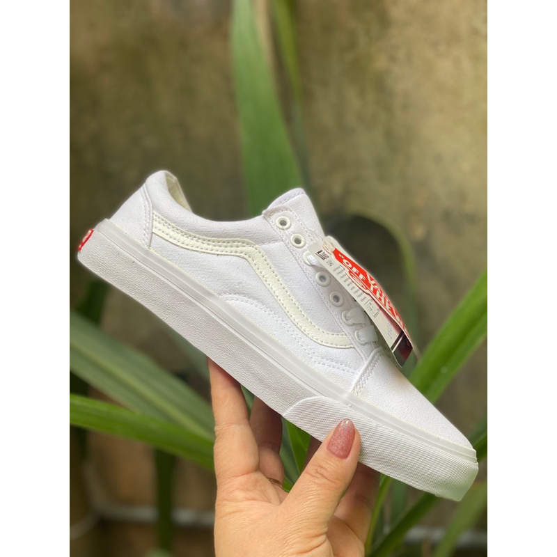 GIẦY THỂ THAO VAS HỌC SINH NAM NỮ, THIẾT KẾ ĐƠN GIẢN NĂNG ĐỘNG CÁ TÍNH CÓ SẴN.