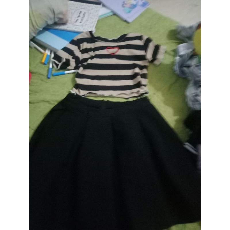 Set croptop cùng chân váy xòe