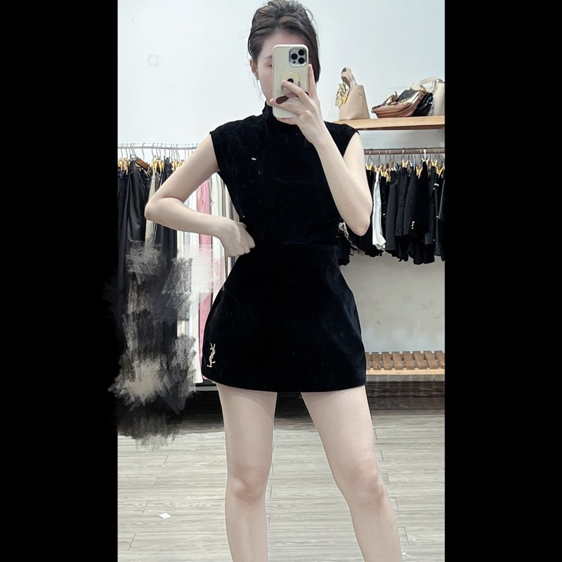 Chân váy nhung A đính tag yslll