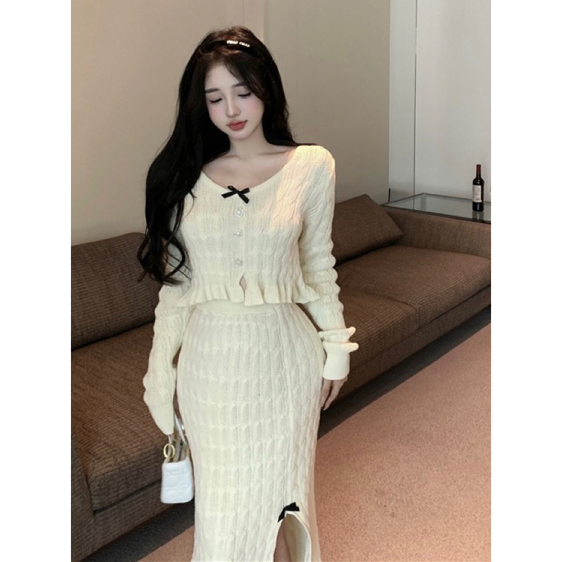 Set áo len cổ V gắn nơ YIMI kèm chân váy body dài xẻ tà