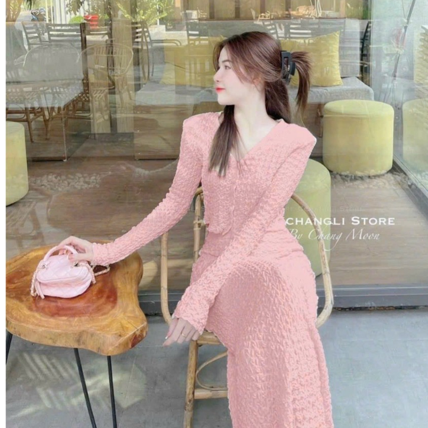 Sét váy áo croptop tay dài mix chân váy suông dài với tone màu tiêu thư dành cho các nàng đi chơi xinh