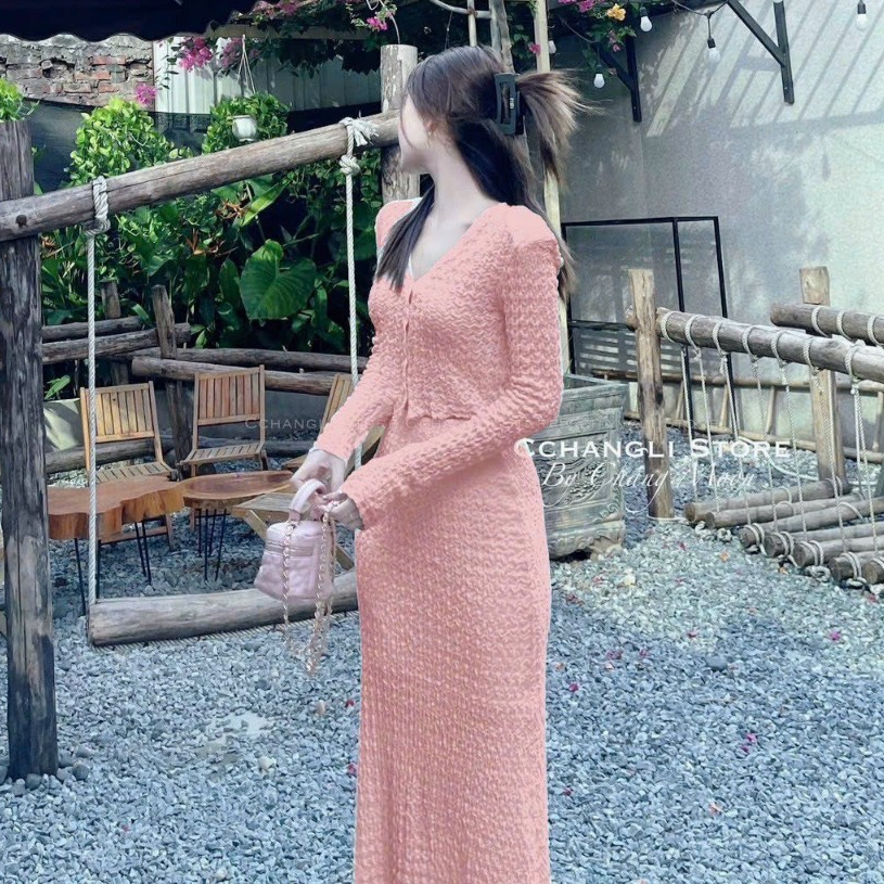 Sét váy áo croptop tay dài mix chân váy suông dài với tone màu tiêu thư dành cho các nàng đi chơi xinh