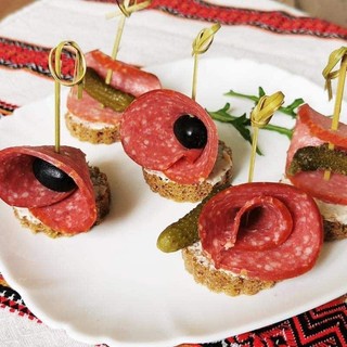SALAMI HEO NGA 300G (xúc xích khô ăn liền)