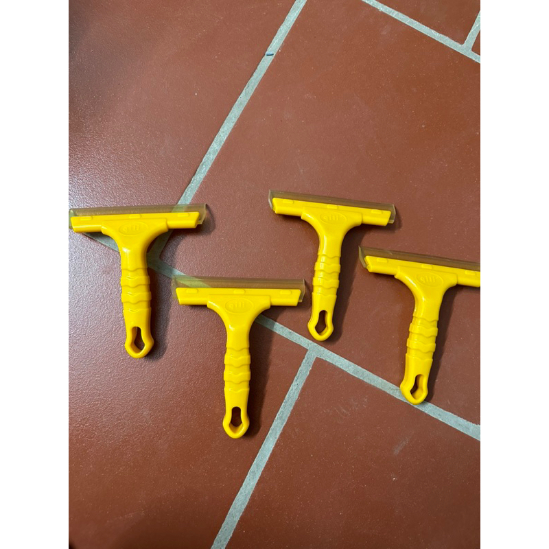 Gạt nước vệ sinh cửa kính ,gạt dán decal , gạt kính xe hơi..