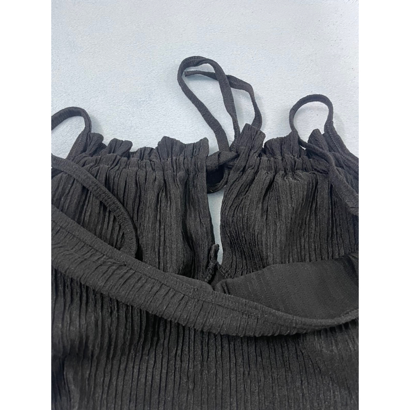 Áo croptop dây màu đen chất dày có lót mút ngực siêu sexy mới 98% - thanh lý pass áo 2hand