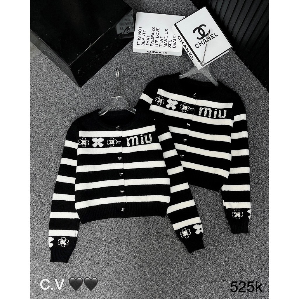 Áo len Miu kẻ đen trắng thêu chữ hàng QCL1