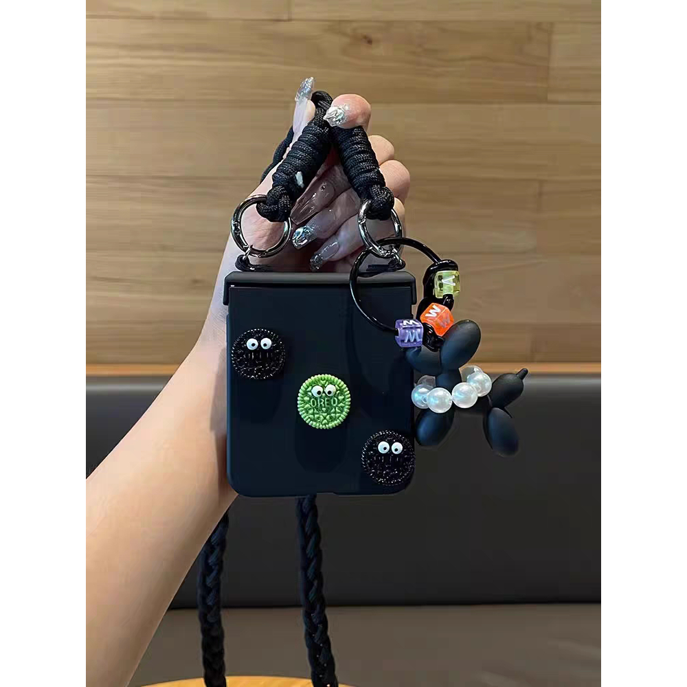 Ốp Lưng Samsung Z Flip 5 bản lề đen Charm O-reo siêu cute kèm dây đeo chéo và móc cún Z Flip5/ ZFlip 5