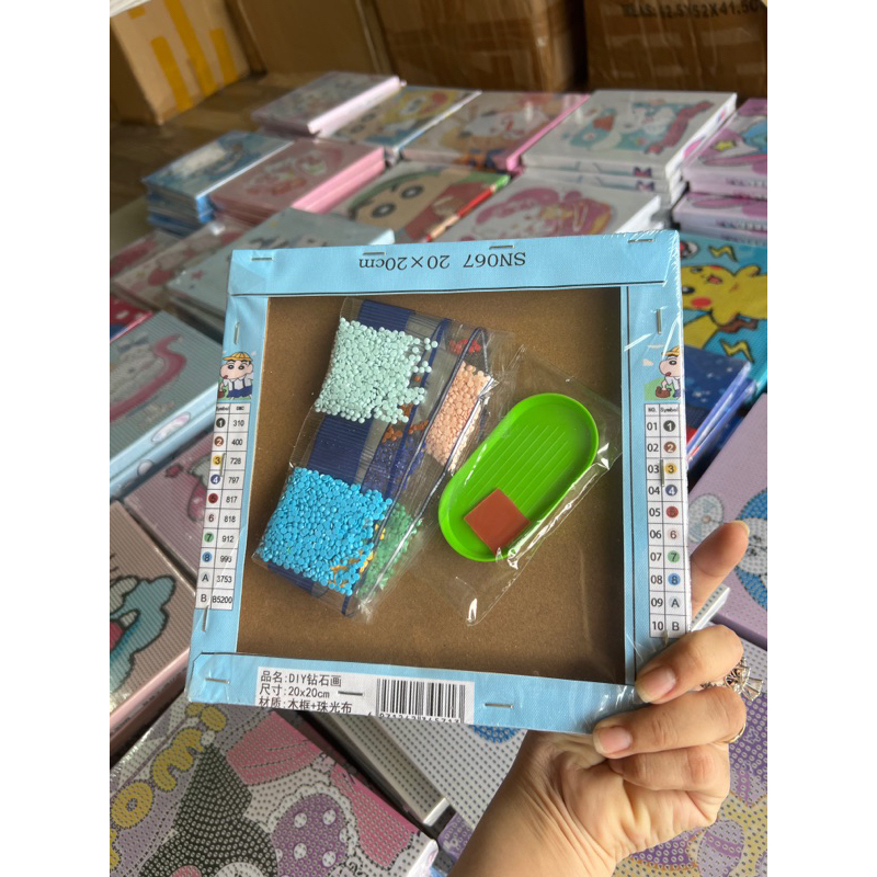 Tranh đính đá có khung full đá- size 20x20cm hoạt hình, gấu dâu và cặp đôi có khung gỗ căng sẵn và khung để bàn