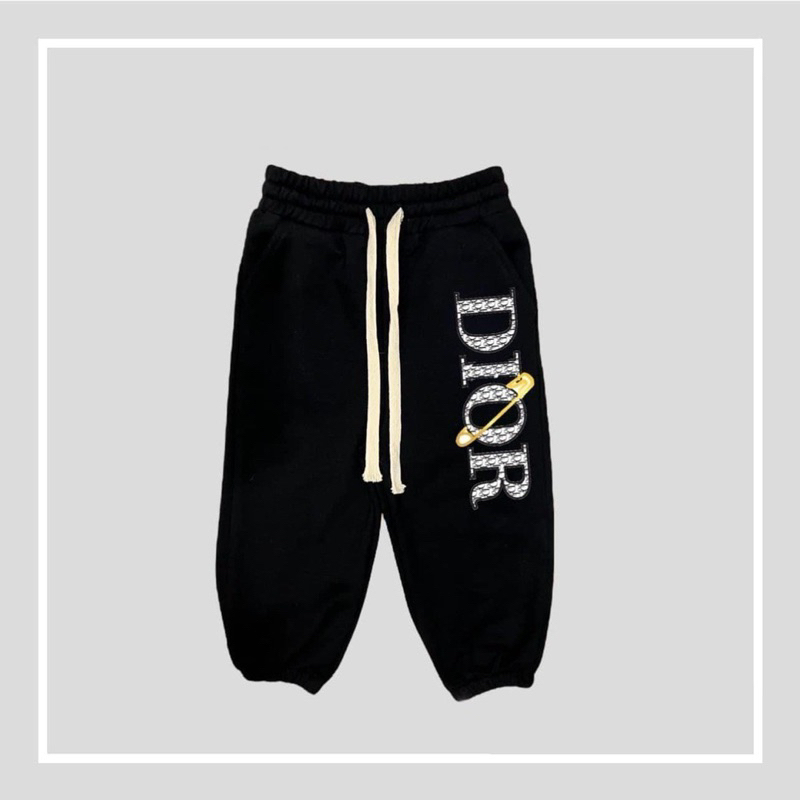 Quần nỉ joger da cá màu đen in hình logo cho bé trai bé gái size từ 12-40 cân