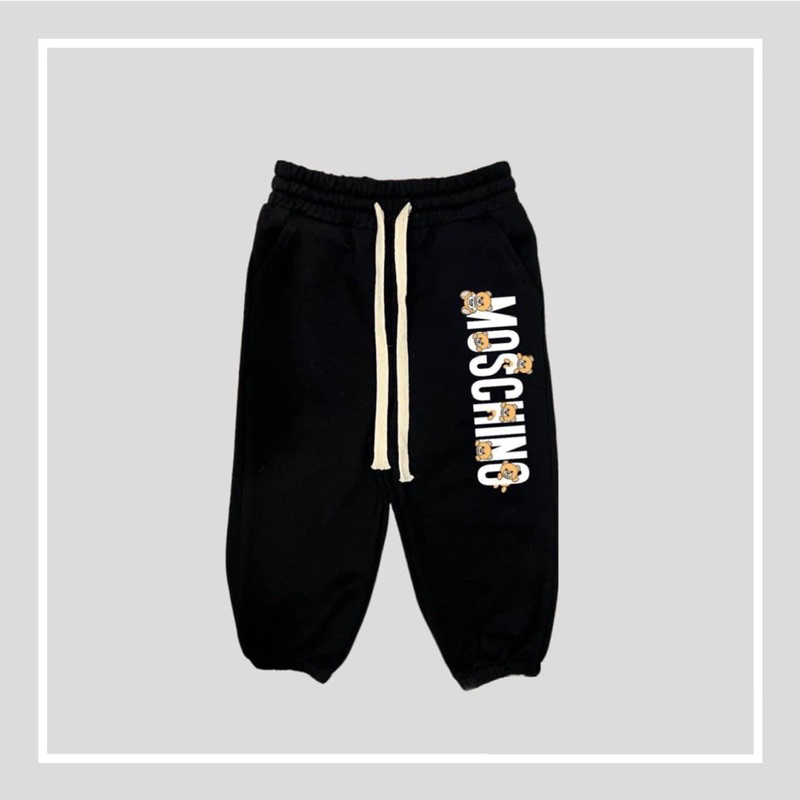 Quần nỉ joger da cá màu đen in hình logo cho bé trai bé gái size từ 12-40 cân