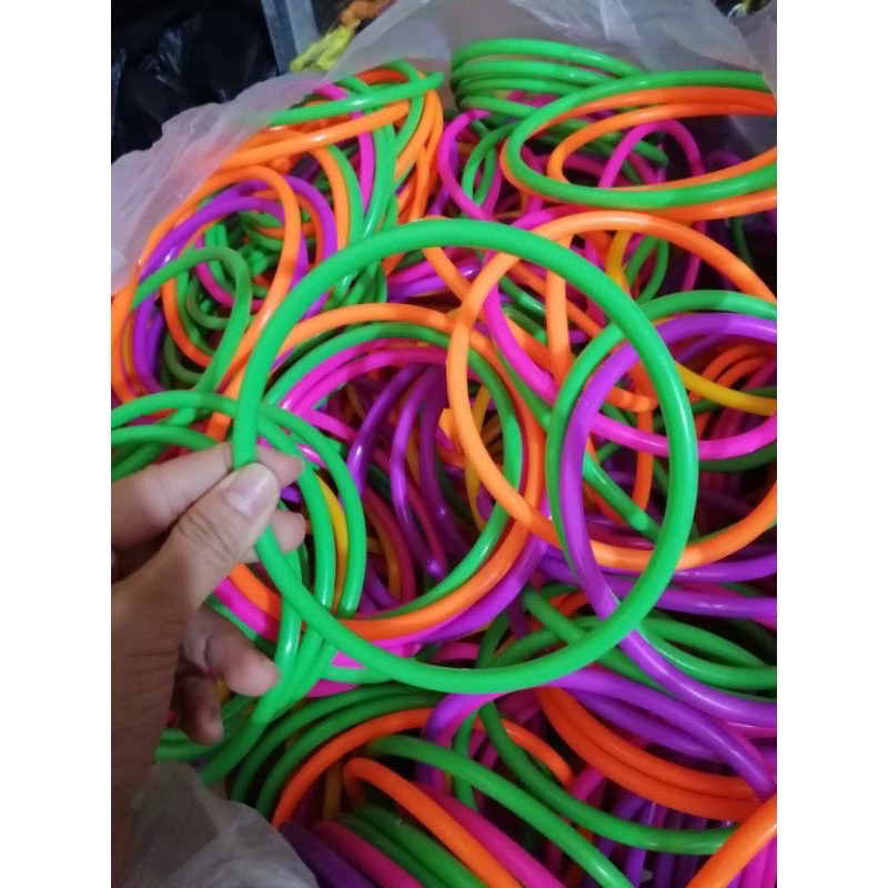 Trò chơi set 10 vòng ném cho bé bằng nhựa nhiều màu, trò chơi vận động ném cổ chai, ném xa