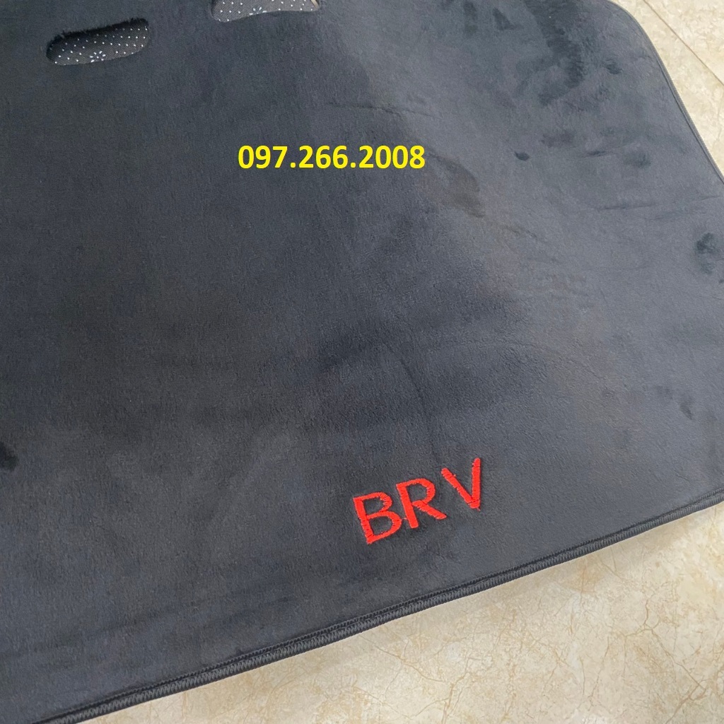 Thảm trải taplo xe Honda BRV 2023 2024 màu đen 3 lớp, chống nóng hiệu quả, có 2 loại nhung và da carbon