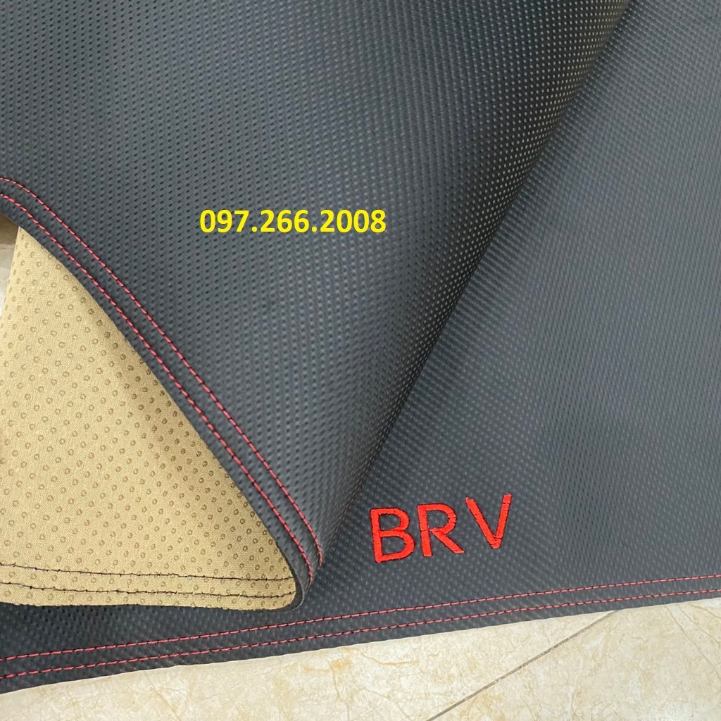Thảm trải taplo xe Honda BRV 2023 2024 màu đen 3 lớp, chống nóng hiệu quả, có 2 loại nhung và da carbon