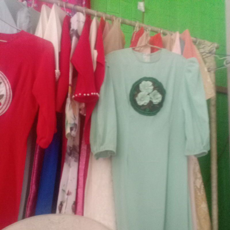 Áo dài chốt ngẫu nhiên.