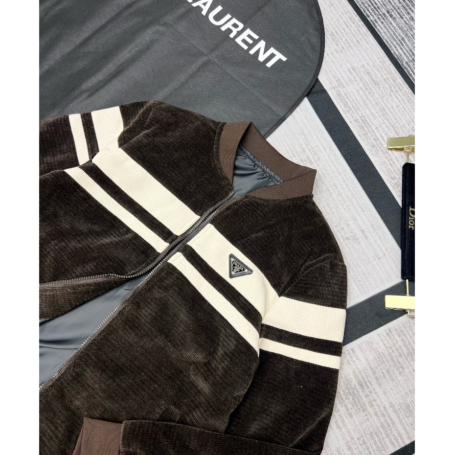 Áo Khoác Bomber Nam Nữ Thêu Logo PRADAR, Phối Sọc Ngang Áo, Chất Vải Nhung Cao Cấp, Dày Dặn, Mẫu Mới Nhất