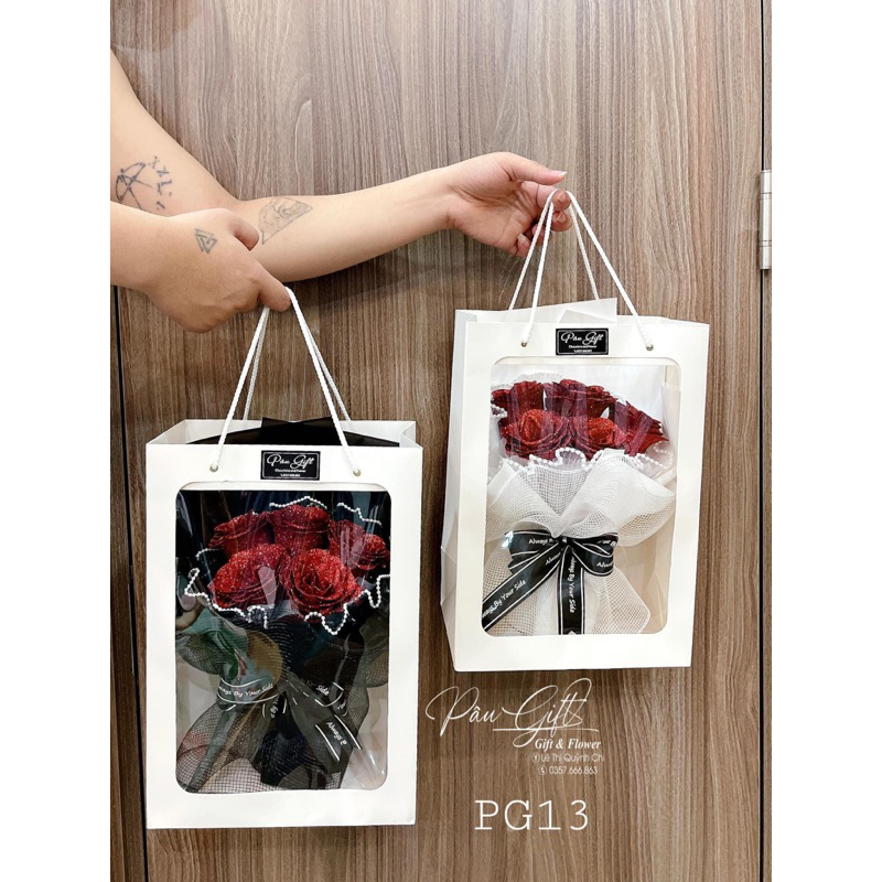 Hoa nhũ bó 5 bông kèm túi thiệp đèn