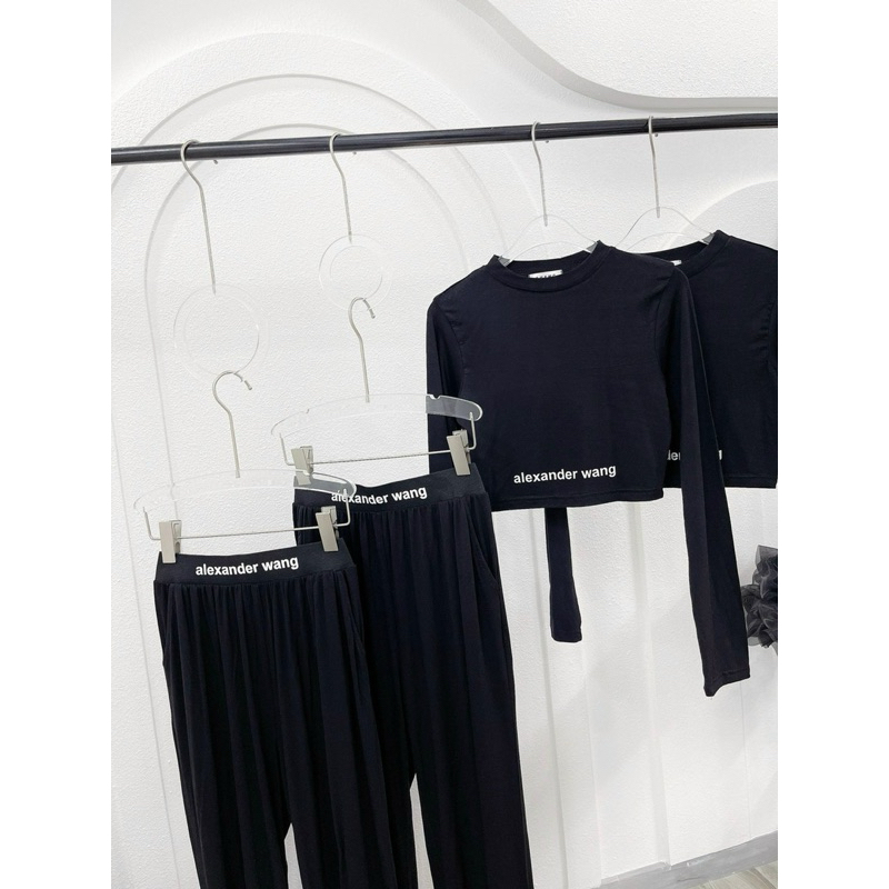 SET ÁO CROPTOP TAY DÀI + QUẦN SUÔNG CULOTTES ĐEN VIỀN CHỮ