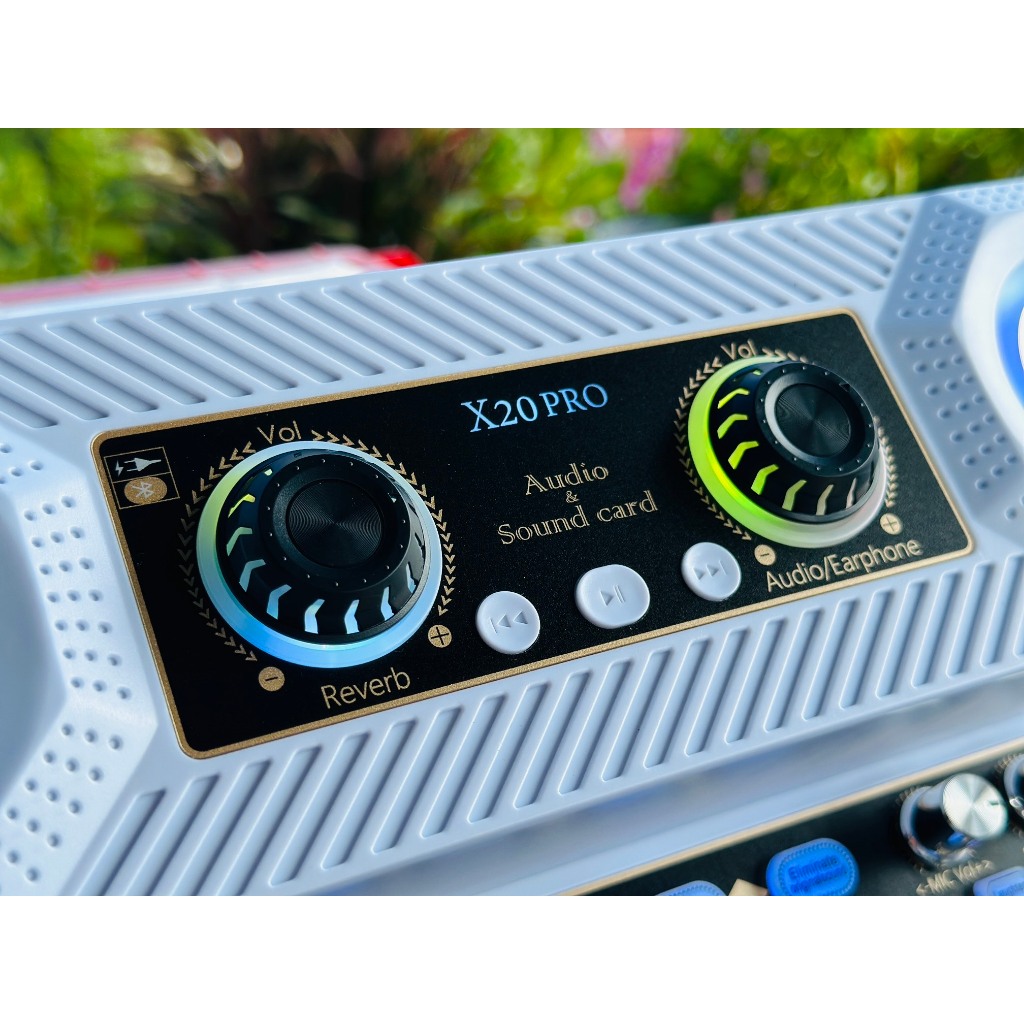Bộ hát live thu âm X20 PRO karaoke kèm loa tích hợp soundcard và micro. Sử dụng trong các phòng hát nhỏ, liên hoan,...