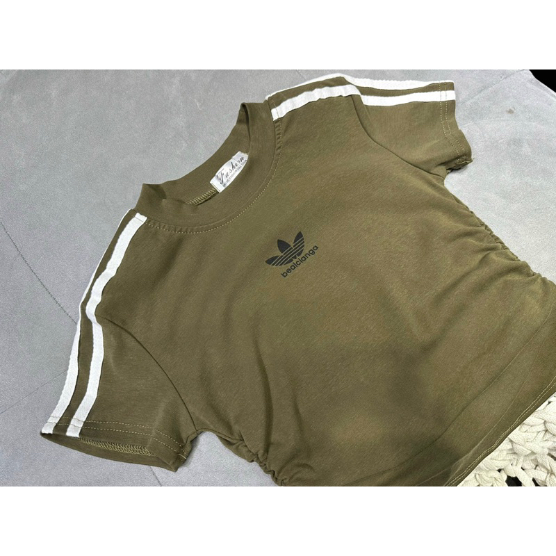 Áo croptop xanh rêu