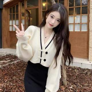 Áo Cardigan Len Cúc Hoa Đen Dáng Croptop Phong Cách Tiểu, Labibi