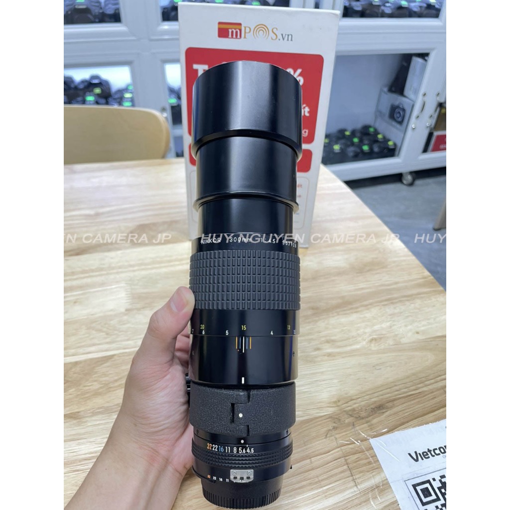 Nikon 300 f4.5 AIS đẹp . chụp rất nét .Ống kính tele lấy nét tay.