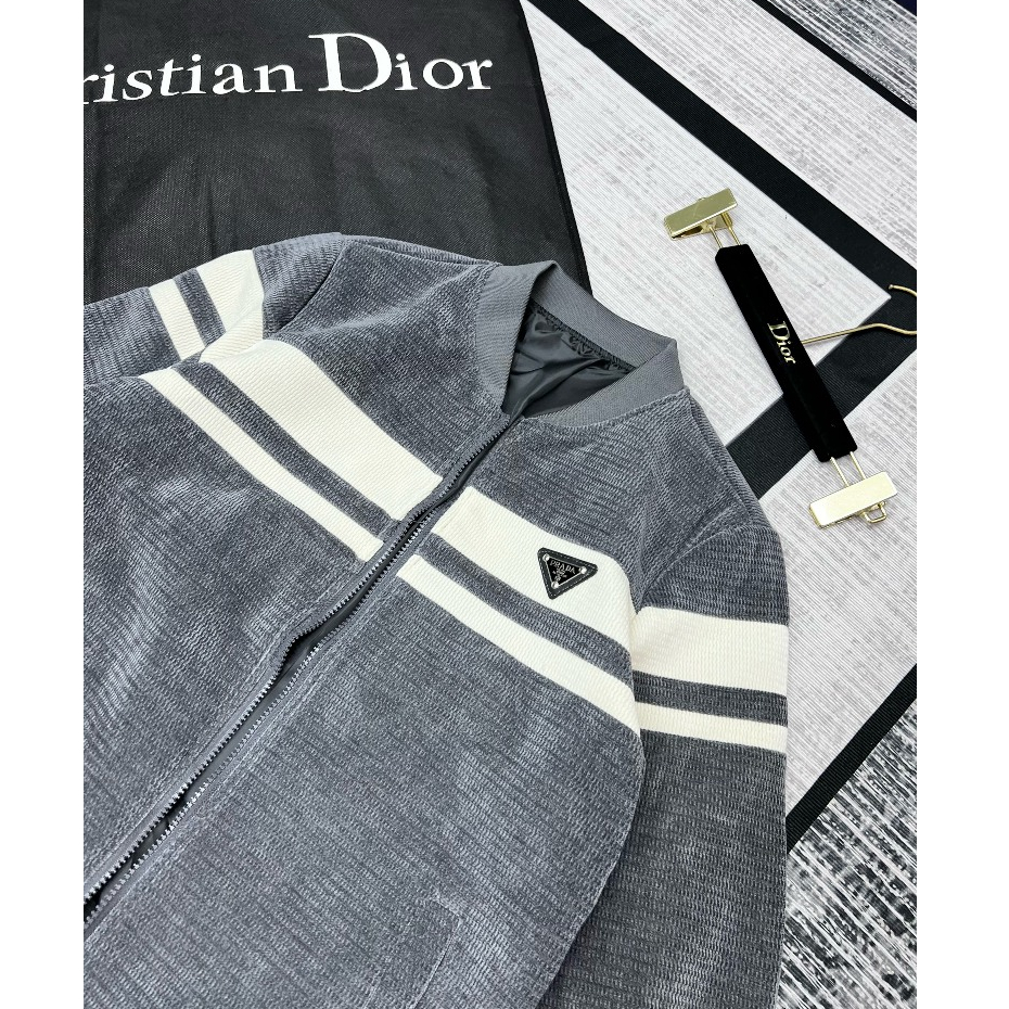 Áo Khoác Bomber Nam Nữ Thêu Logo PRADAR, Phối Sọc Ngang Áo, Chất Vải Nhung Cao Cấp, Dày Dặn, Mẫu Mới Nhất