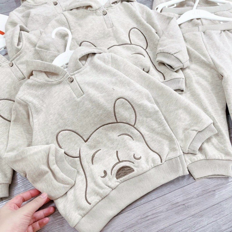 BỘ HOODIE MŨ BÉ MÀU GHI HÌNH GẤU POOH
