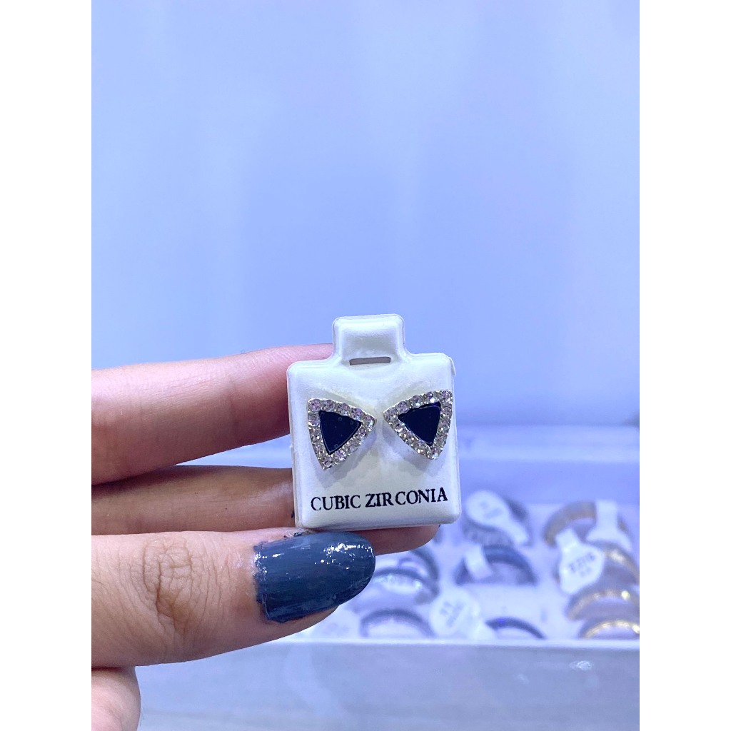 KHUYÊN TAI NHIỀU MẪU KUTE