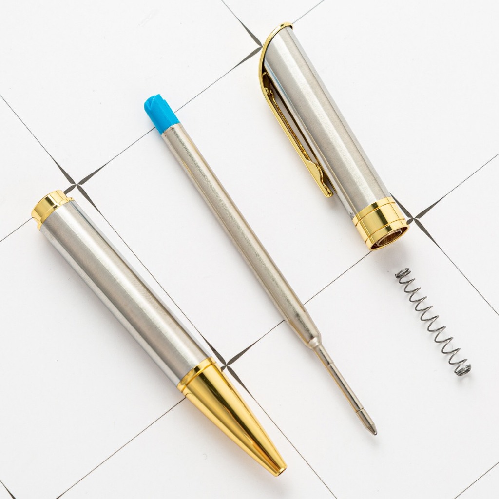 Bút ký viết Bi xoáy vặn ra ngòi vỏ Kim Loại mạ màu Điểm nhấn BP572