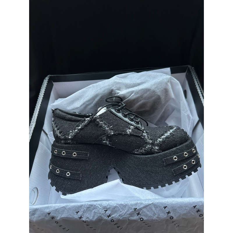 Giày đế cao dày denim dòng camelback phong cách gothic punk