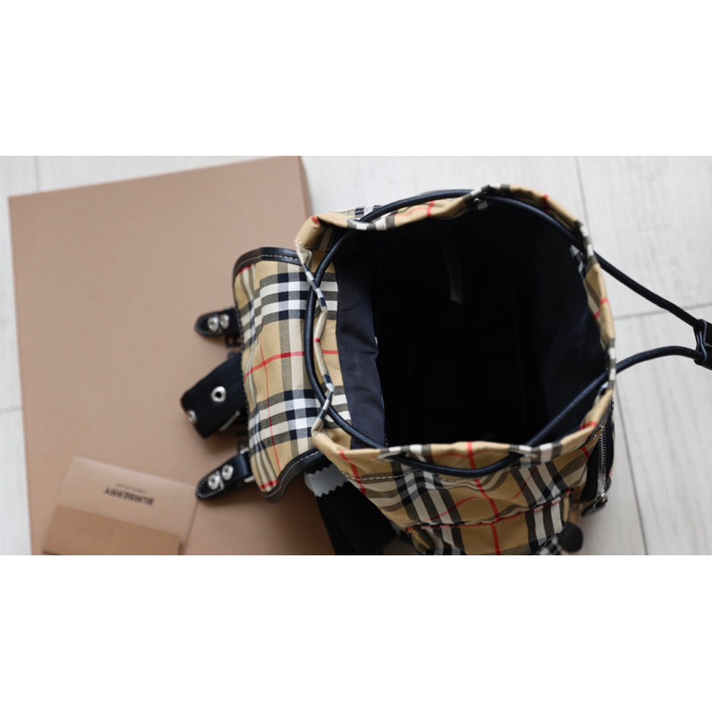 Balo Burr hàng đẹp vải siêu dày dặn đẹp kèm tag size 28x32cm nam nữ dùng ok