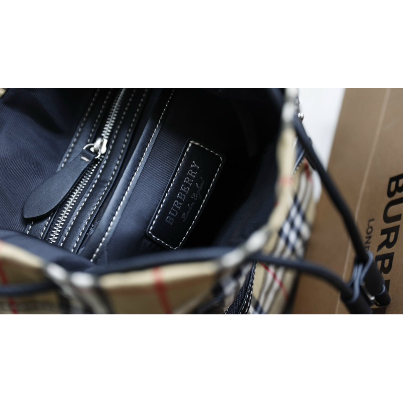 Balo Burr hàng đẹp vải siêu dày dặn đẹp kèm tag size 28x32cm nam nữ dùng ok