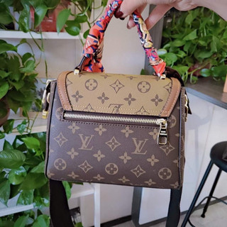 Túi xách Eovi MADELEINE kích thước:22cm chất liệu da mềm 2 mầu. Hoạ tiết LV kèm quai khăn fullbox nguyên seal w266-22