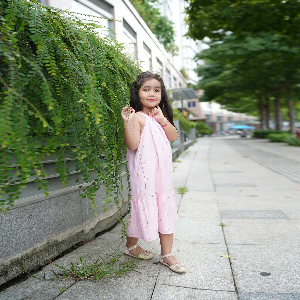 Đầm Hoa Nhí Bé Gái Sago Kids Chất Đũi Thoáng Mát Phối Cổ Yếm Thắt Nơ Dễ Thương - 5 Màu