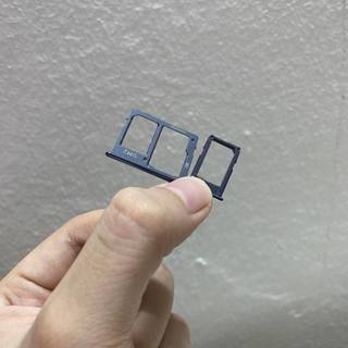 Khay sim Samsung Galaxy J6+