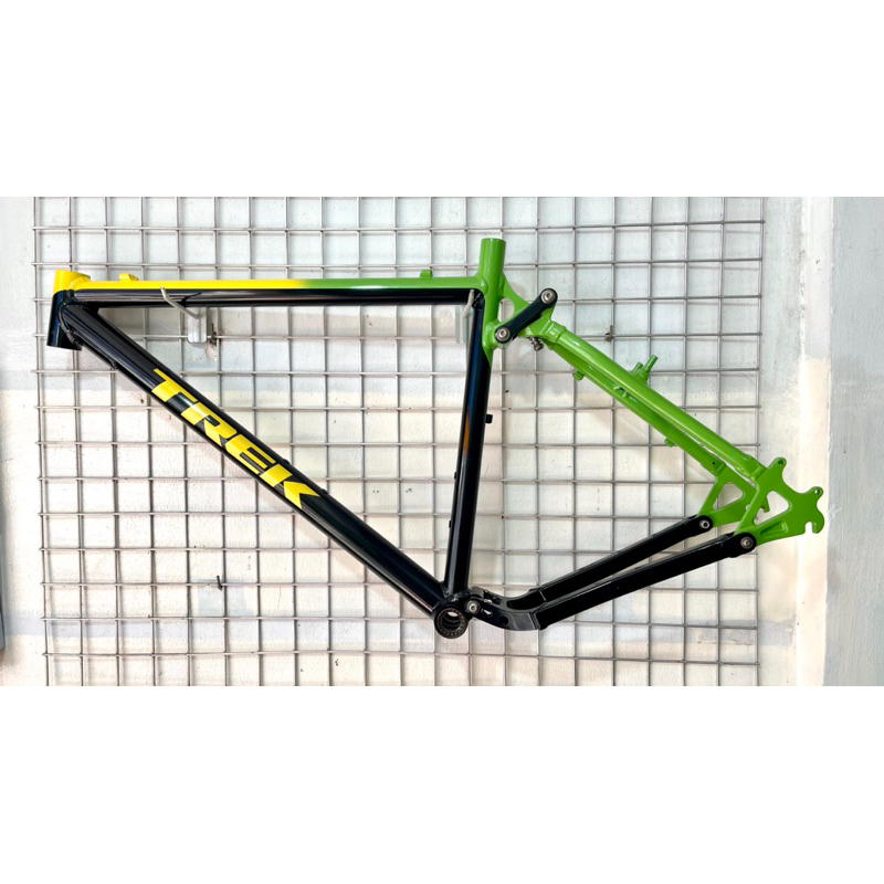 (Thanh lý) Khung sườn xe đạp mtb thể thao 26inch 700c nhôm 3khúc tháo xe đạp bãi sơn lại hiệu đã qua sử dụng