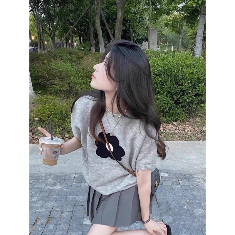 Áo Len Xám Tay Cộc Thêu Hoa - Hàng Có Sẵn