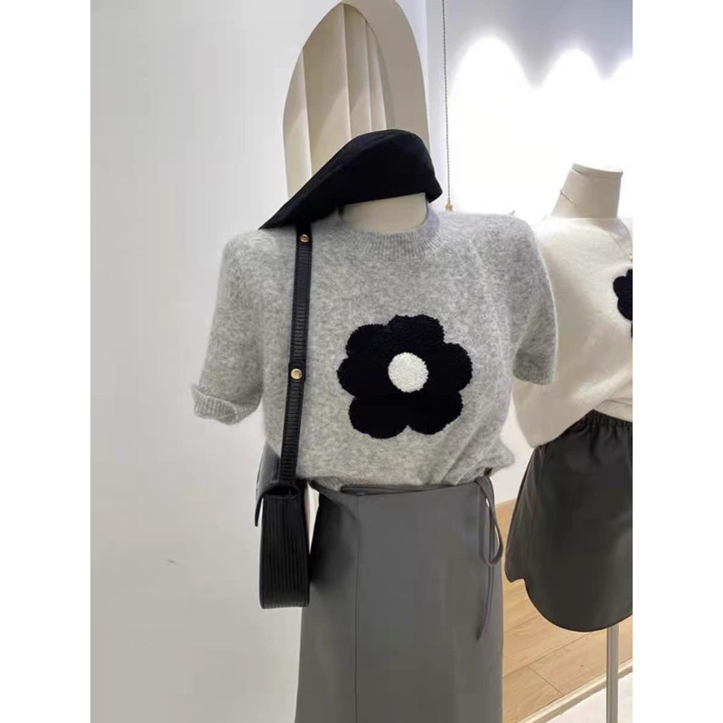 Áo Len Xám Tay Cộc Thêu Hoa - Hàng Có Sẵn
