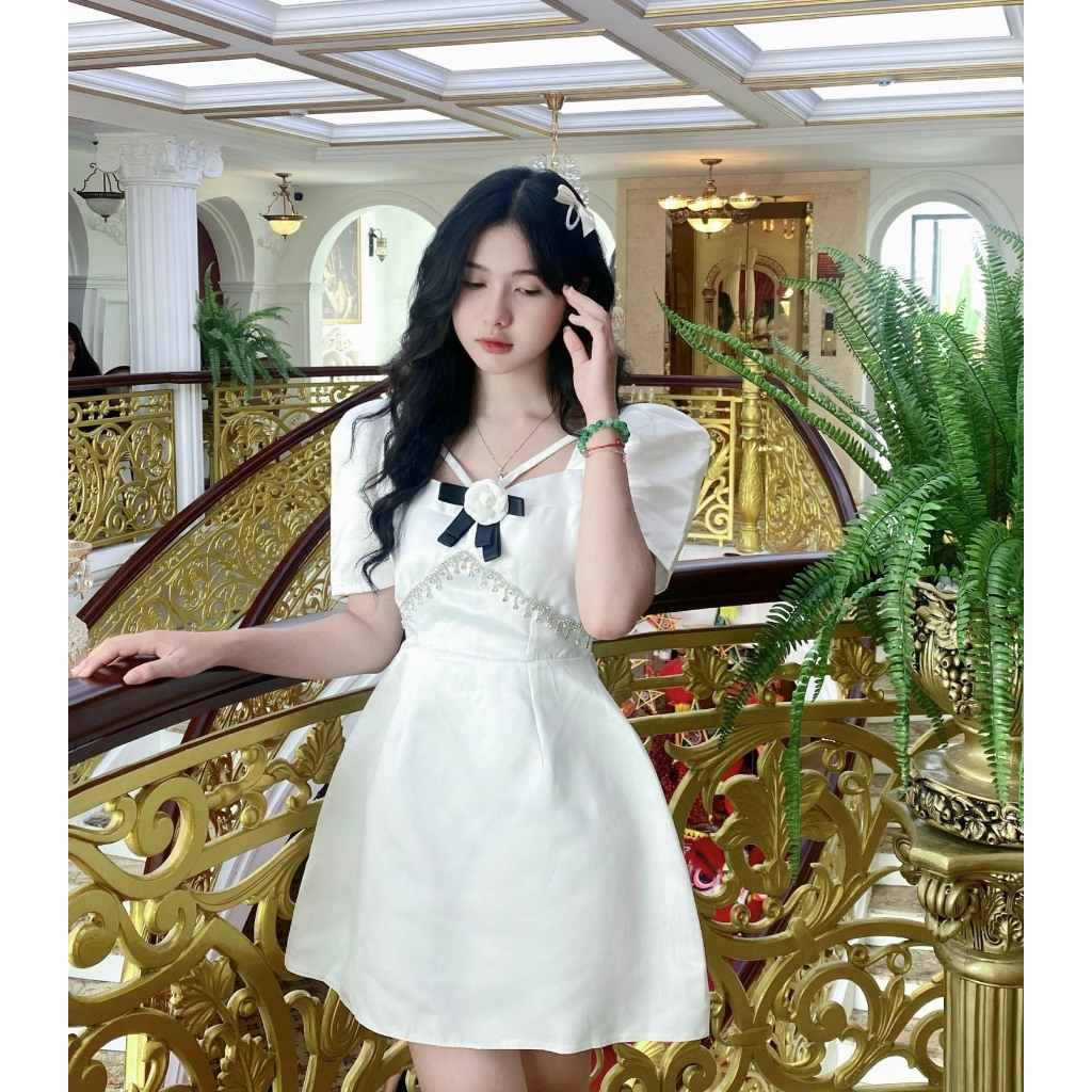 HB04 Váy tay bồng dáng ngắn kèm tag hoa ngực dễ thương