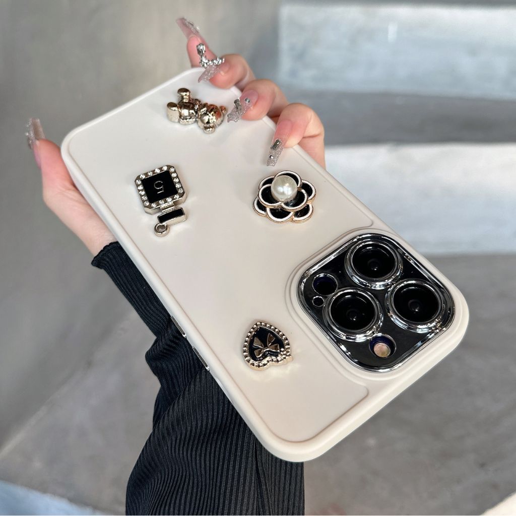 Ốp Lưng Iphone Bảo Vệ Camera Gắn Hoa Trà và Trái Tim 𝟳𝗽𝗹𝘂𝘀/𝗫/𝗫𝘀𝗺𝗮𝘅/𝟭𝟭/𝟭𝟭𝗽𝗿𝗼𝗺𝗮𝘅/𝟭𝟮/𝟭𝟮𝗽𝗿𝗼𝗺𝗮𝘅/𝟭𝟯/𝟭𝟯𝗽𝗿𝗼𝗺𝗮𝘅/𝟭𝟰/𝟭𝟰𝗽𝗿𝗼𝗺𝗮𝘅