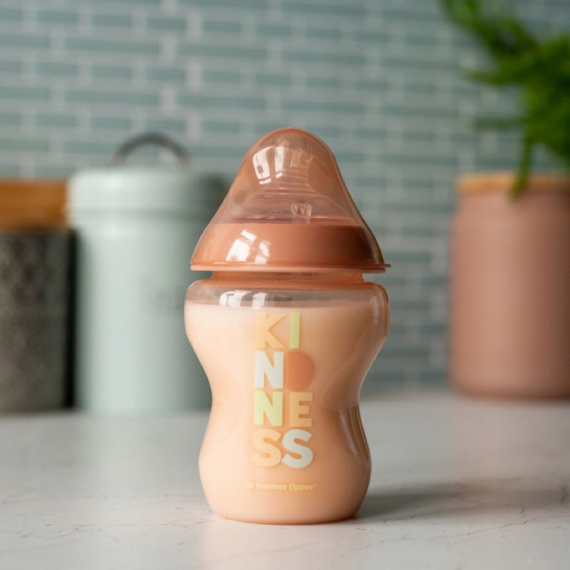 Set 2 bình sữa Tommee Tippee Kindness 260ml - núm Âu số 1
