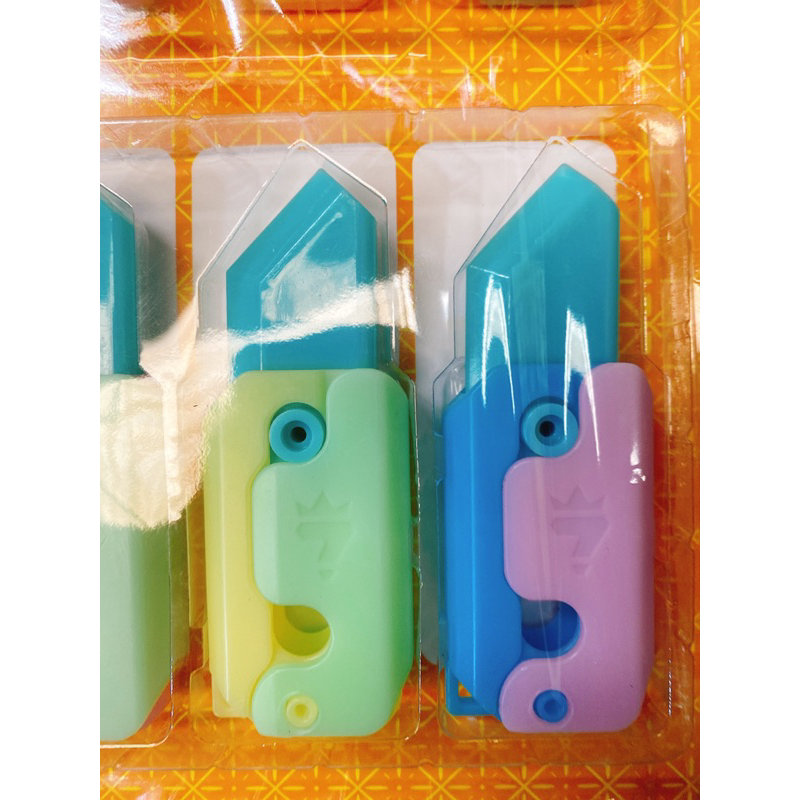 Sỉ vỉ 24 chiếc kiem quay phát sáng dạ quang