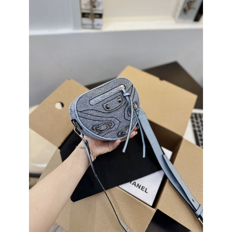 Túi đeo chéo balen trái tim đinh size 18