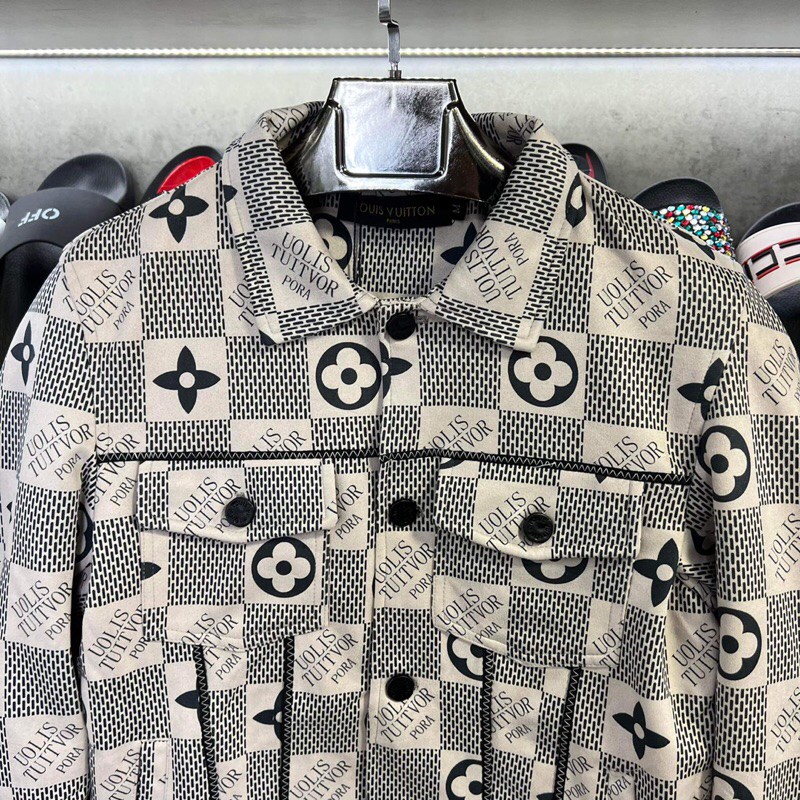 Áo khoác LV sc nhung tăm -4655