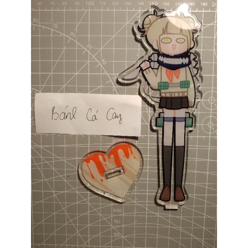 Standee Toga Himiko sẵn