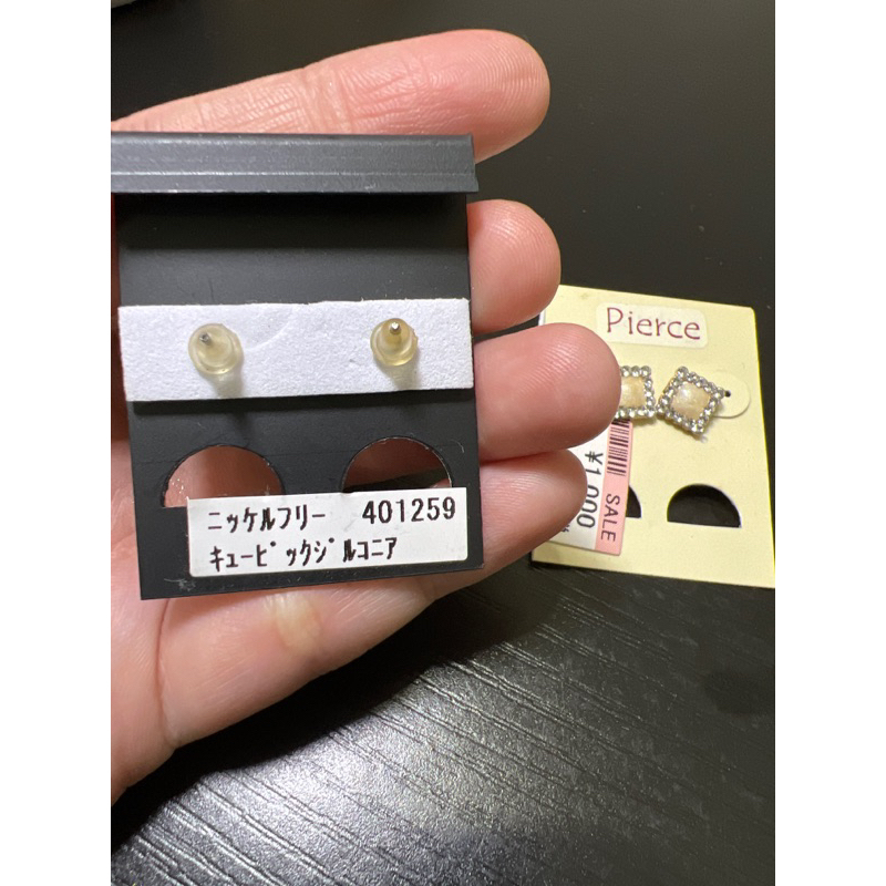 Bông tai đinh, chất liệu đẹp