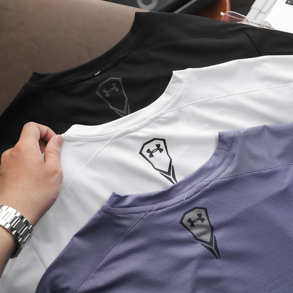 Áo thun nam tập thể thao UNDER MEN TRAINING FLEECE 3LOGO, sợi vải đan xen thông thoáng, siêu mát, đàn hồi tốt